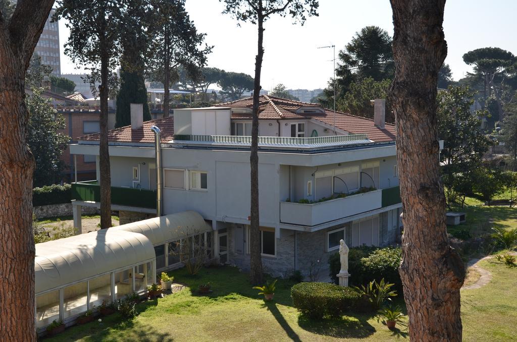Casa Per Ferie Cardinal G. Guarino Bed & Breakfast Рим Екстериор снимка