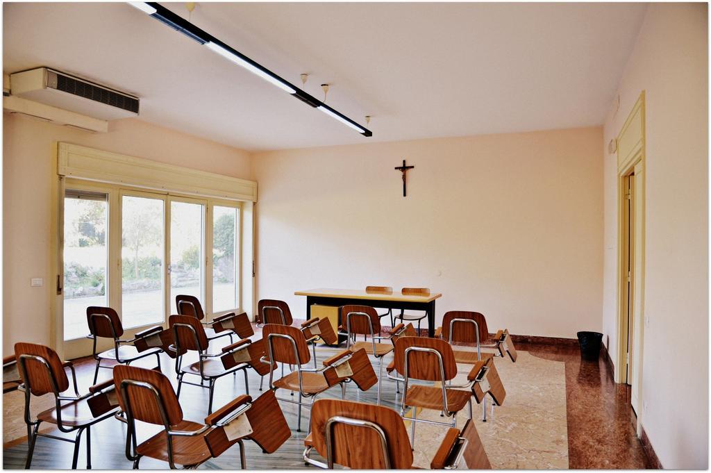 Casa Per Ferie Cardinal G. Guarino Bed & Breakfast Рим Екстериор снимка