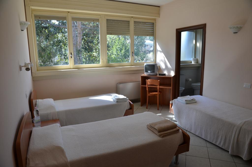 Casa Per Ferie Cardinal G. Guarino Bed & Breakfast Рим Стая снимка