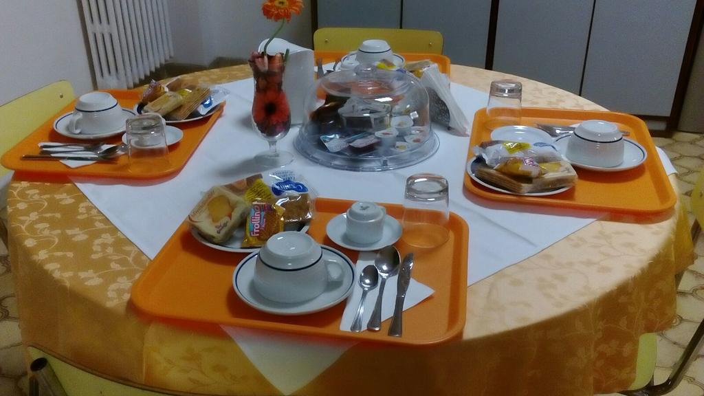 Casa Per Ferie Cardinal G. Guarino Bed & Breakfast Рим Екстериор снимка