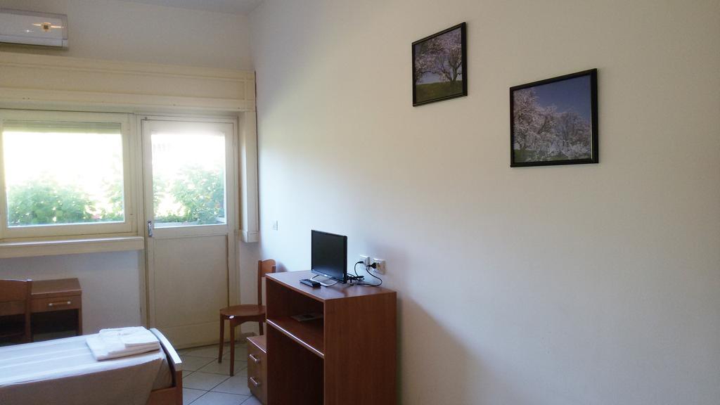 Casa Per Ferie Cardinal G. Guarino Bed & Breakfast Рим Екстериор снимка